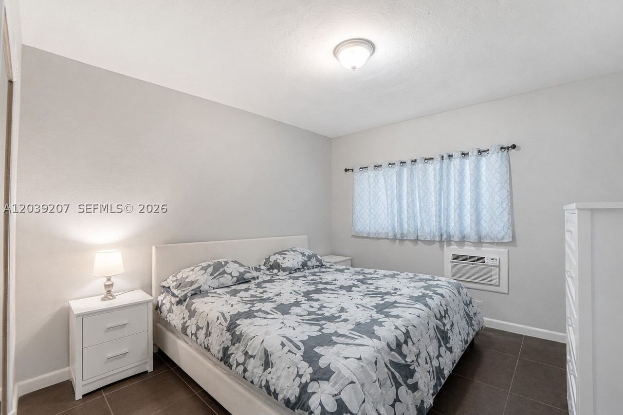 521 Ne 82nd Ter #3 - Photo 5 of 11