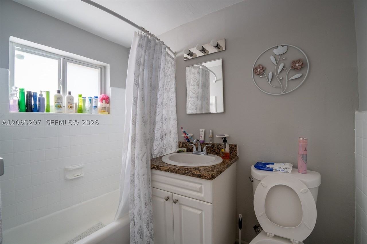 521 Ne 82nd Ter #3 - Photo 7 of 11