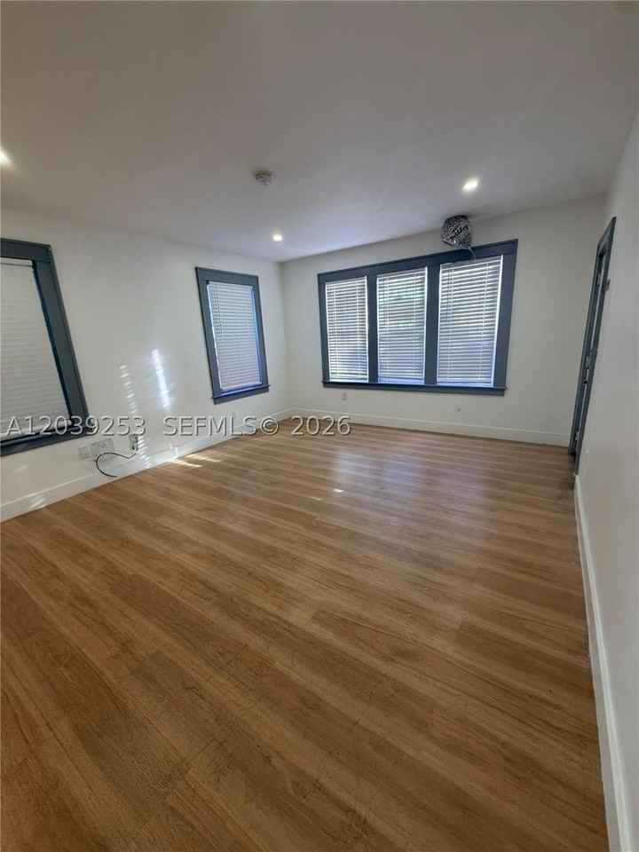 453 Nw 25th Ct #1 - Photo 3 of 12