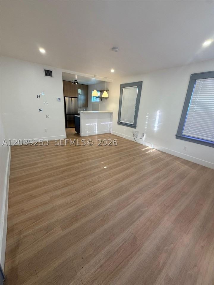 453 Nw 25th Ct #1 - Photo 4 of 12