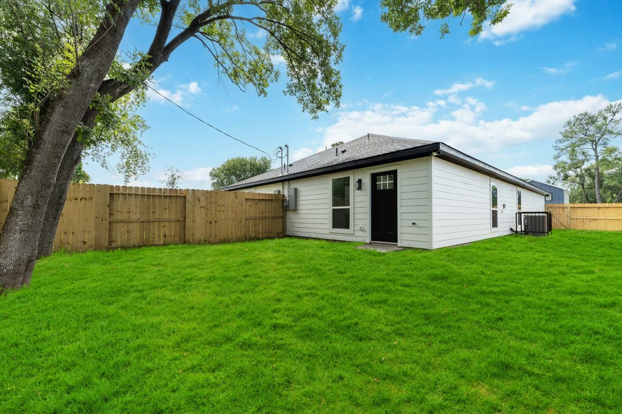 9001 Nyssa St #B - Photo 2 of 13