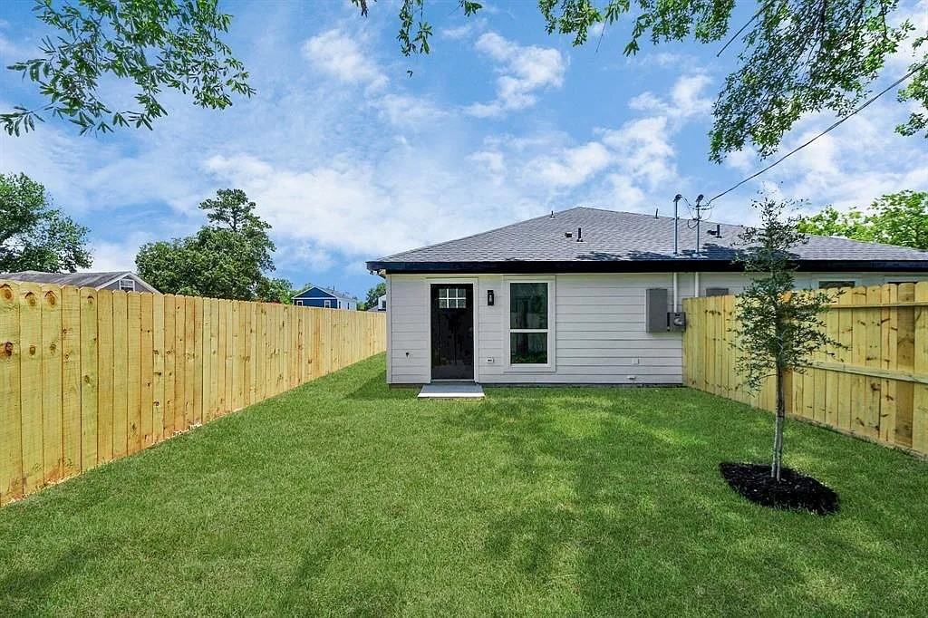9001 Nyssa St #B - Photo 5 of 13