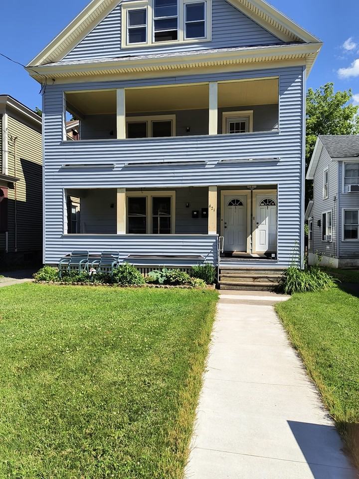 421 Schuyler St #1stFL - Photo 7 of 9