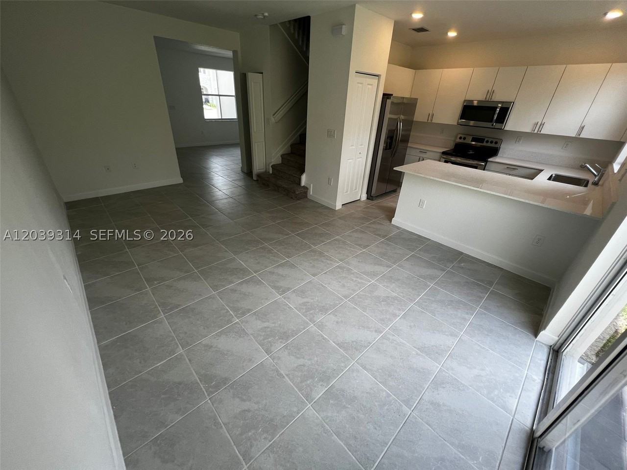 1810 Se 26th Ter #1810 - Photo 5 of 20