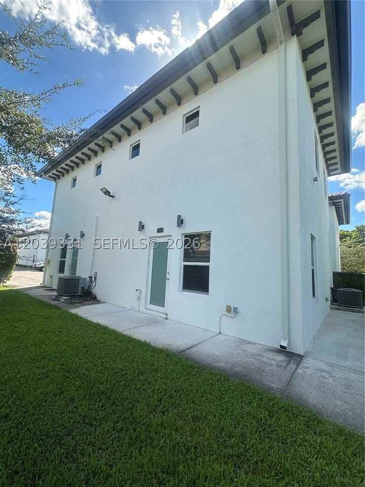 6410 Sw 139th Avenue Rd #203 - Photo 2 of 14