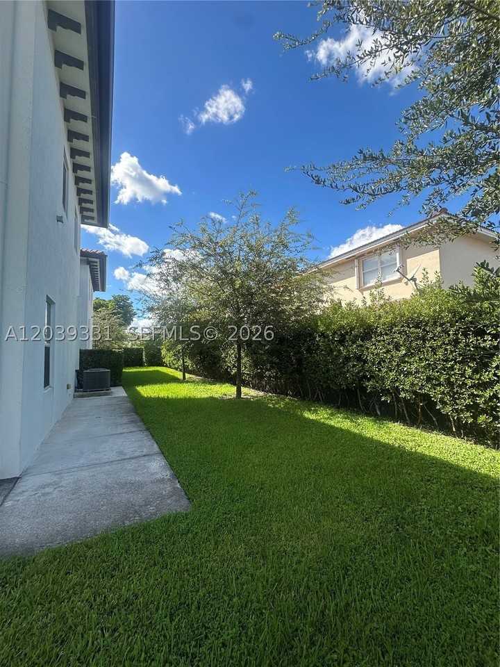 6410 Sw 139th Avenue Rd #203 - Photo 4 of 14