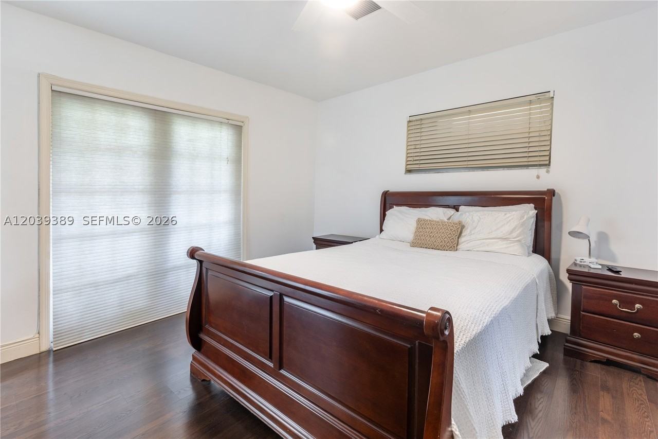 19323 Carolina Cir - Photo 5 of 29