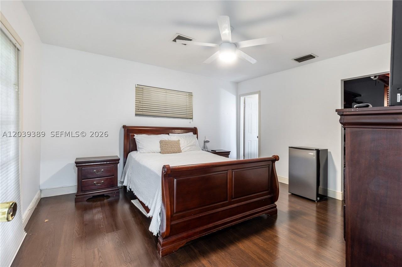 19323 Carolina Cir - Photo 6 of 29