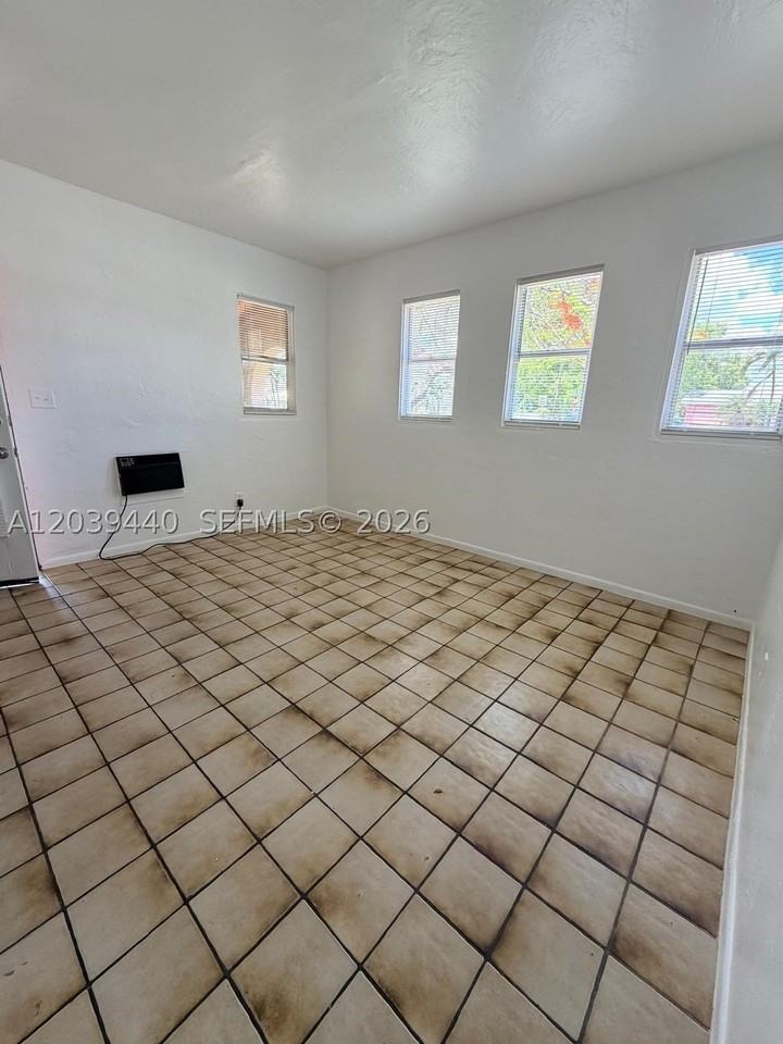 1844 Taft St #1-5 - Photo 2 of 5