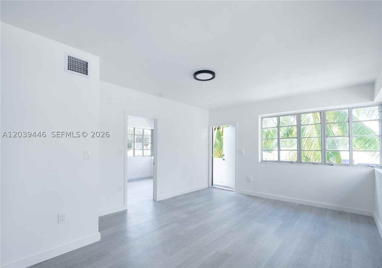 423 Ne 71st St #4 - Photo 5 of 17