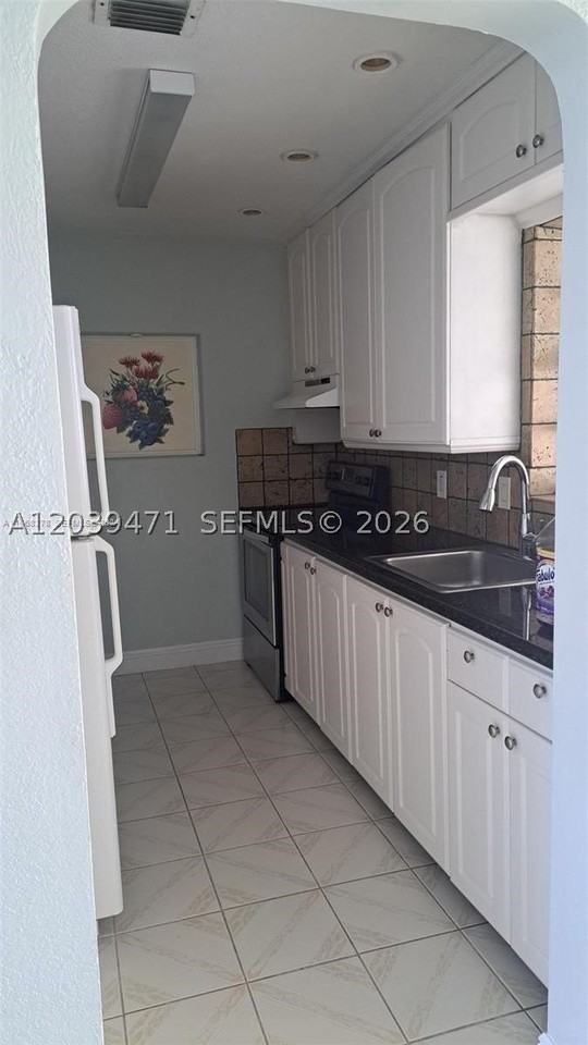 5813 Sw 140th Ave #5813 - Photo 4 of 21