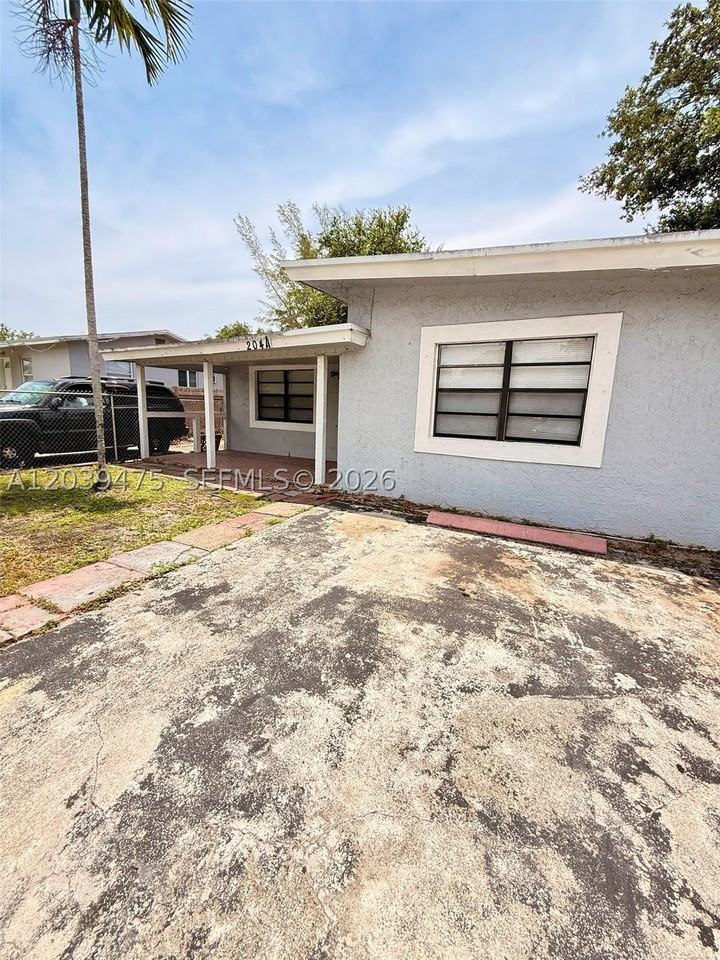 204 Nw 28th Ave - Photo 2 of 11