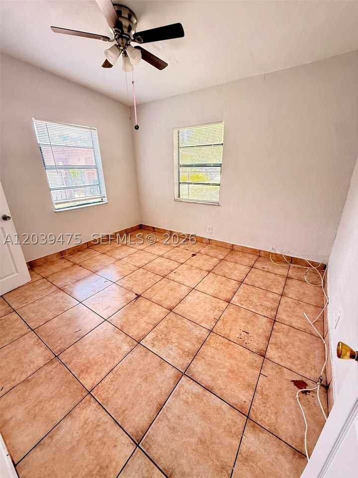204 Nw 28th Ave - Photo 4 of 11