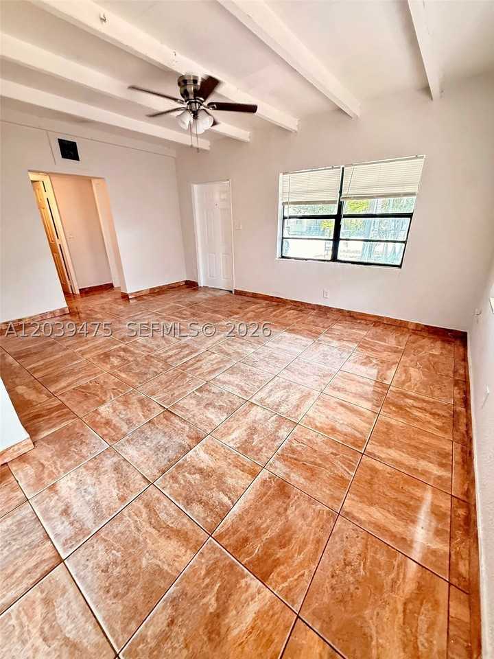 204 Nw 28th Ave - Photo 5 of 11