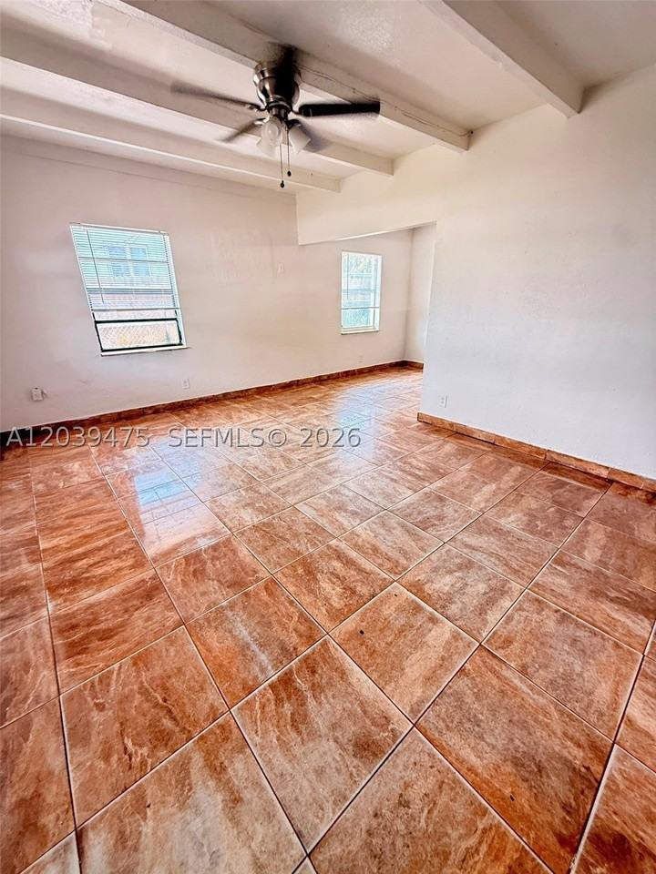 204 Nw 28th Ave - Photo 6 of 11
