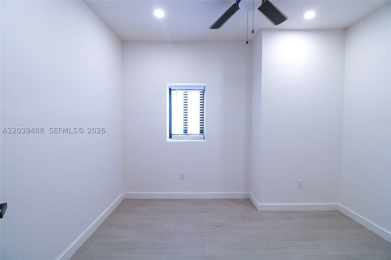 221 Sw 11th Ave #2 - Photo 6 of 16