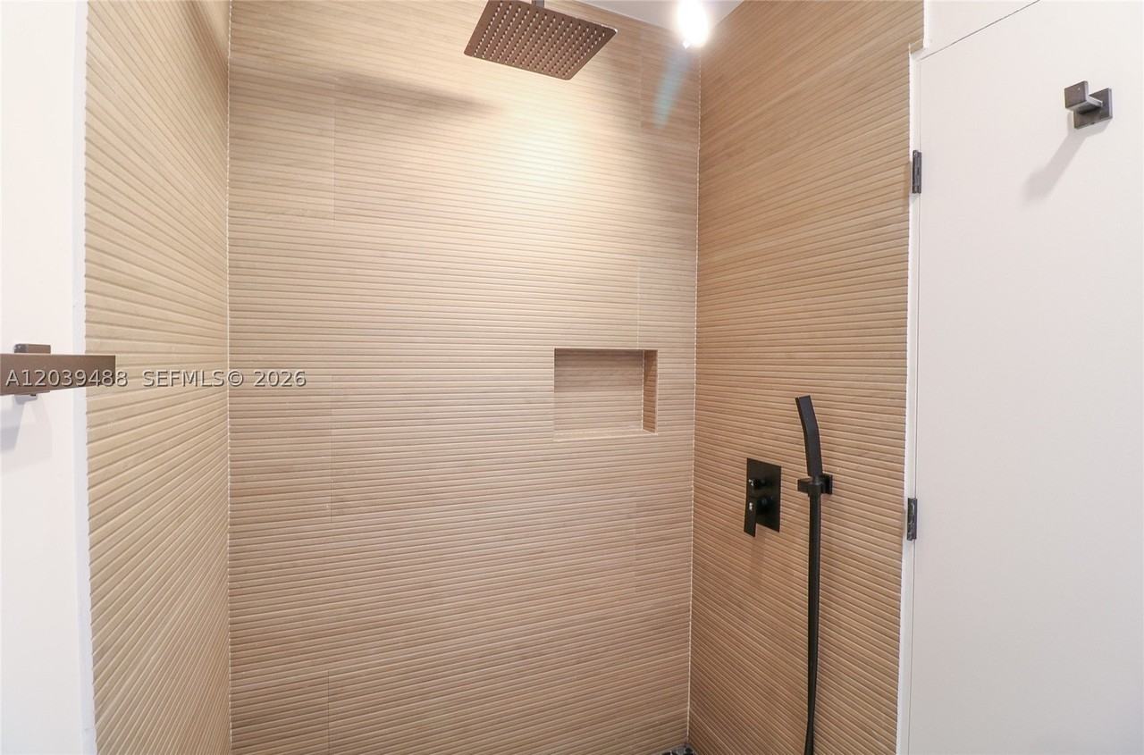 221 Sw 11th Ave #2 - Photo 7 of 16