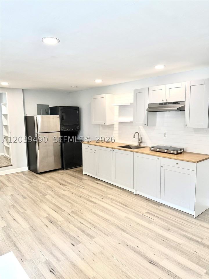 227 Sw 26th Rd #REAR - Photo 2 of 26