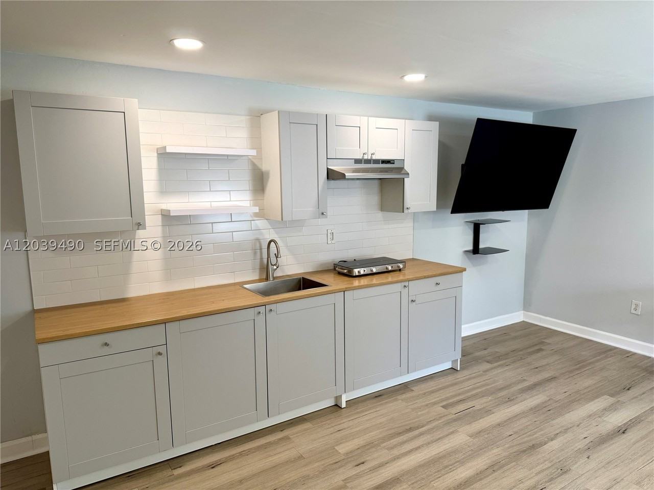 227 Sw 26th Rd #REAR - Photo 3 of 26