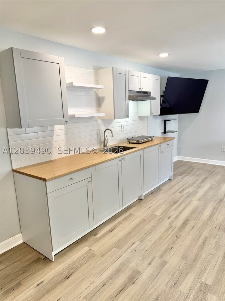 227 Sw 26th Rd #REAR - Photo 6 of 26