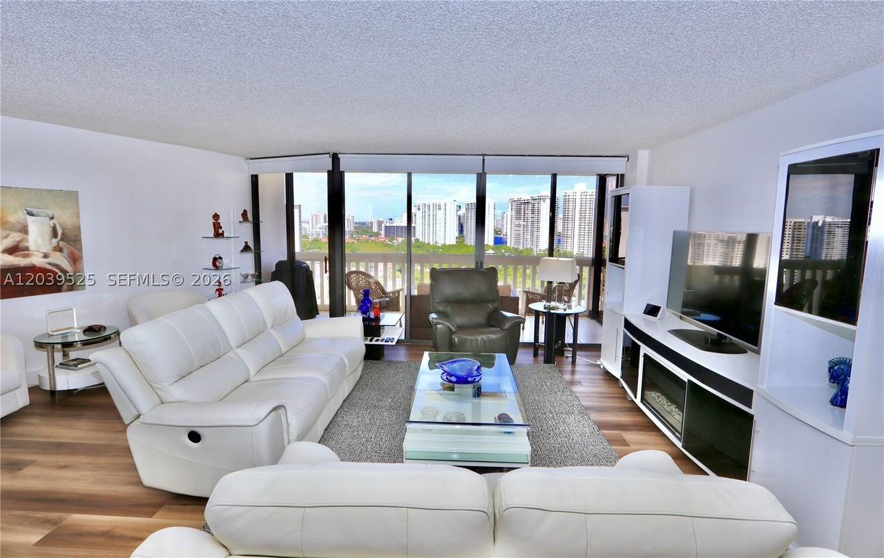1000 Island Blvd #2005