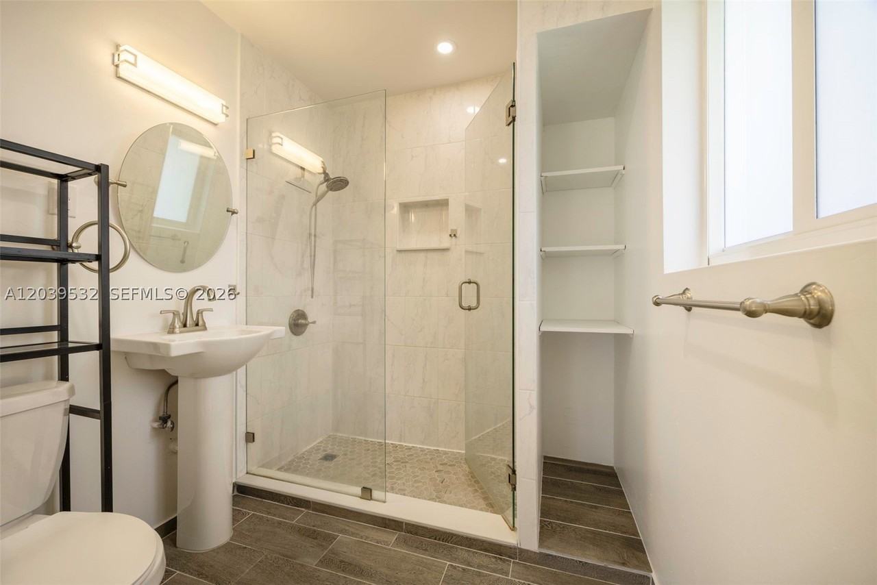 7840 Sw 71st Ave - Photo 5 of 25