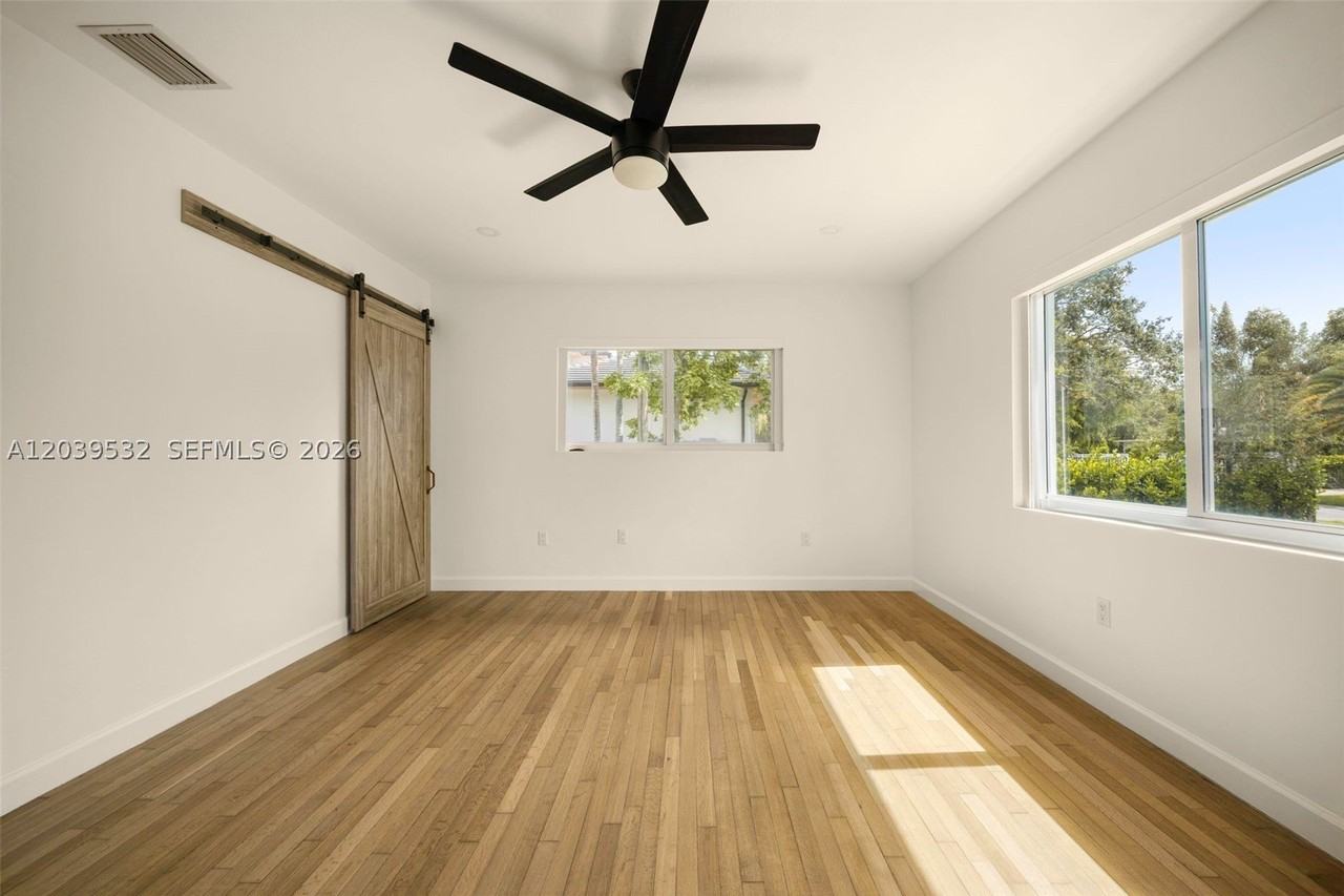 7840 Sw 71st Ave - Photo 7 of 25