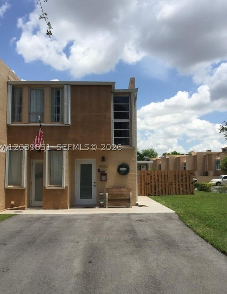 14005 Sw 67th Ter - Photo 2 of 23