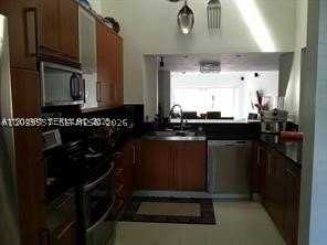 546 Ne 199th Ln #4W - Photo 4 of 24