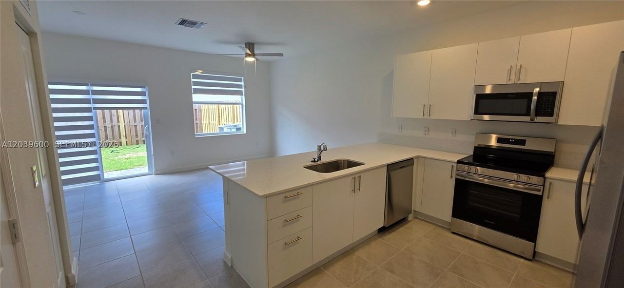 17962 Sw 357th Ter #17962 - Photo 3 of 17