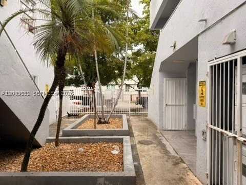 2400 Nw 22nd Ct #3
