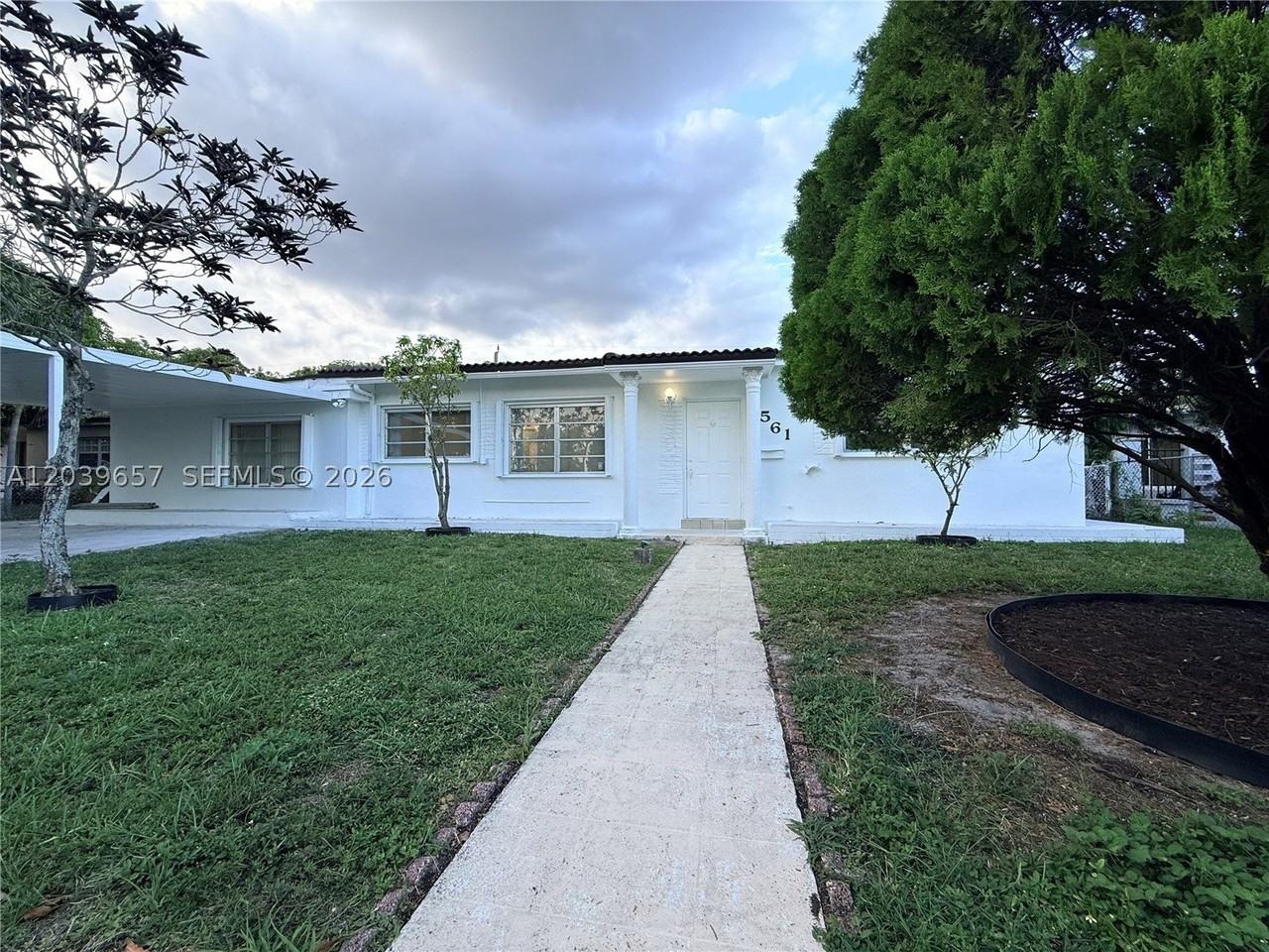 561 W 39th St #NA - Photo 2 of 50