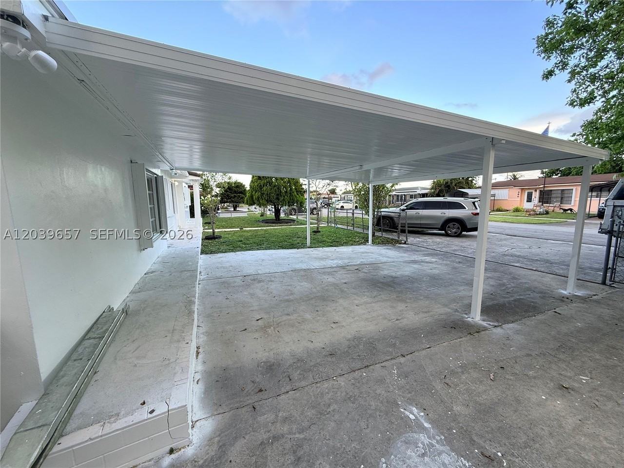 561 W 39th St #NA - Photo 6 of 50