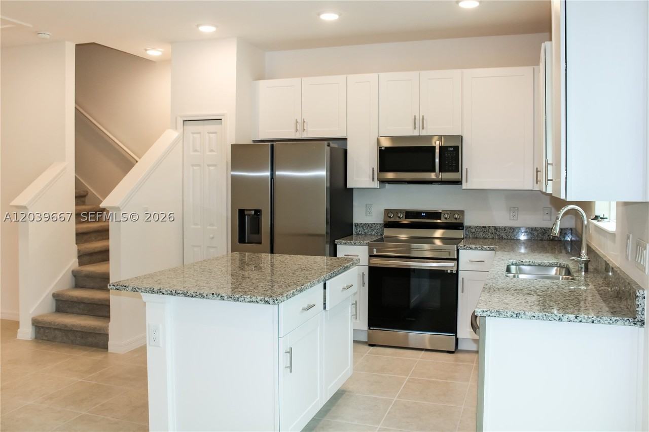 34218 Cinder Way #34218 - Photo 5 of 40