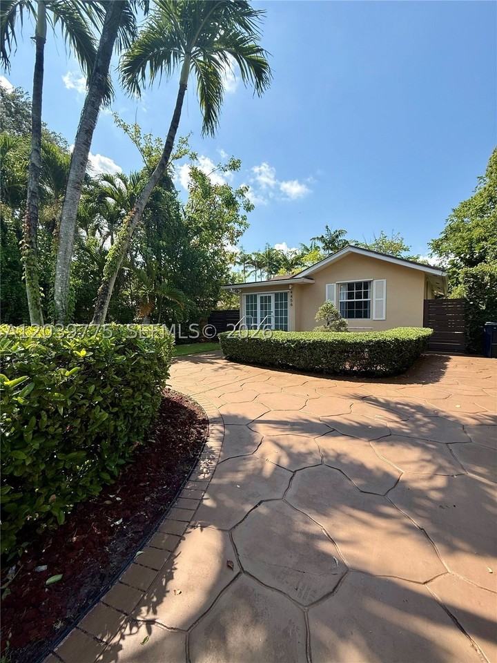 4456 Sw 10th St - Photo 2 of 18