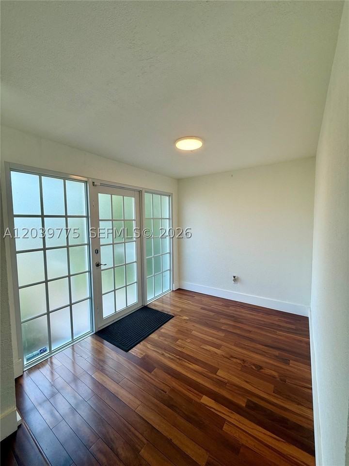 4456 Sw 10th St - Photo 3 of 18