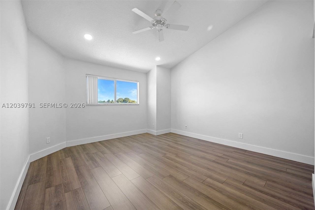 3449 Nw 44th St #108 - Photo 5 of 11