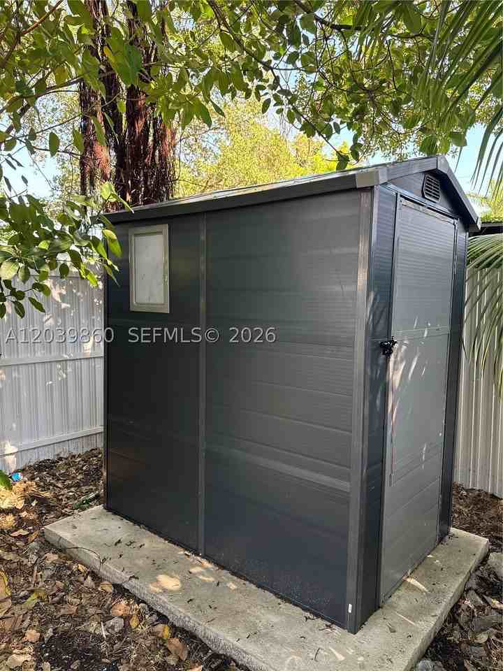 2730 Nw 44th St #3 - Photo 4 of 13