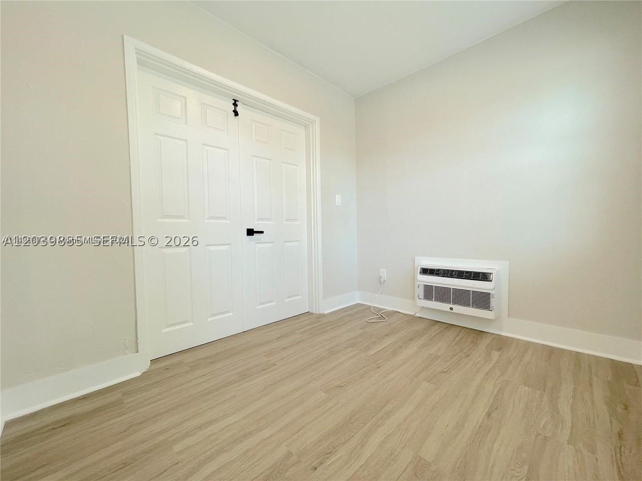 1836 Dewey St #2 - Photo 4 of 12