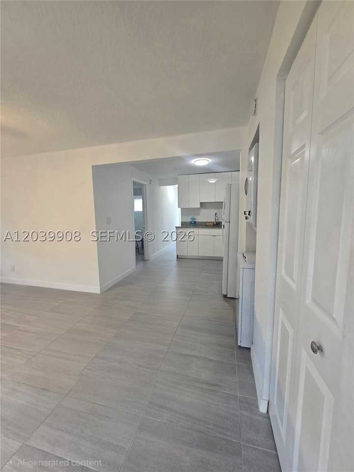 237 Sw 13th St #5 - Photo 3 of 7