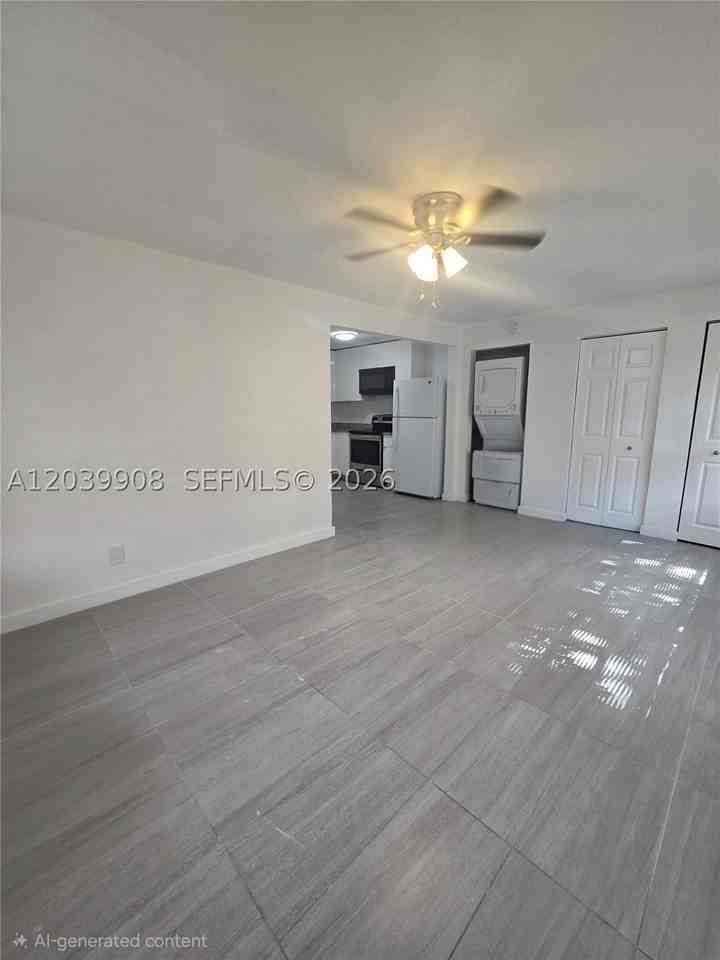 237 Sw 13th St #5 - Photo 4 of 7