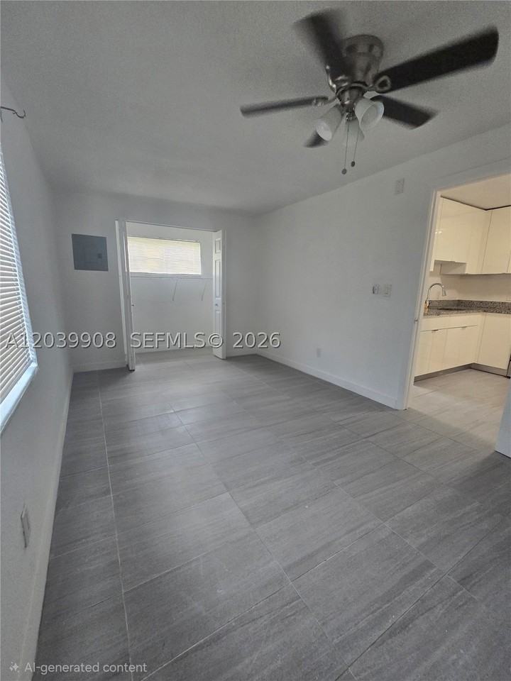 237 Sw 13th St #5 - Photo 5 of 7