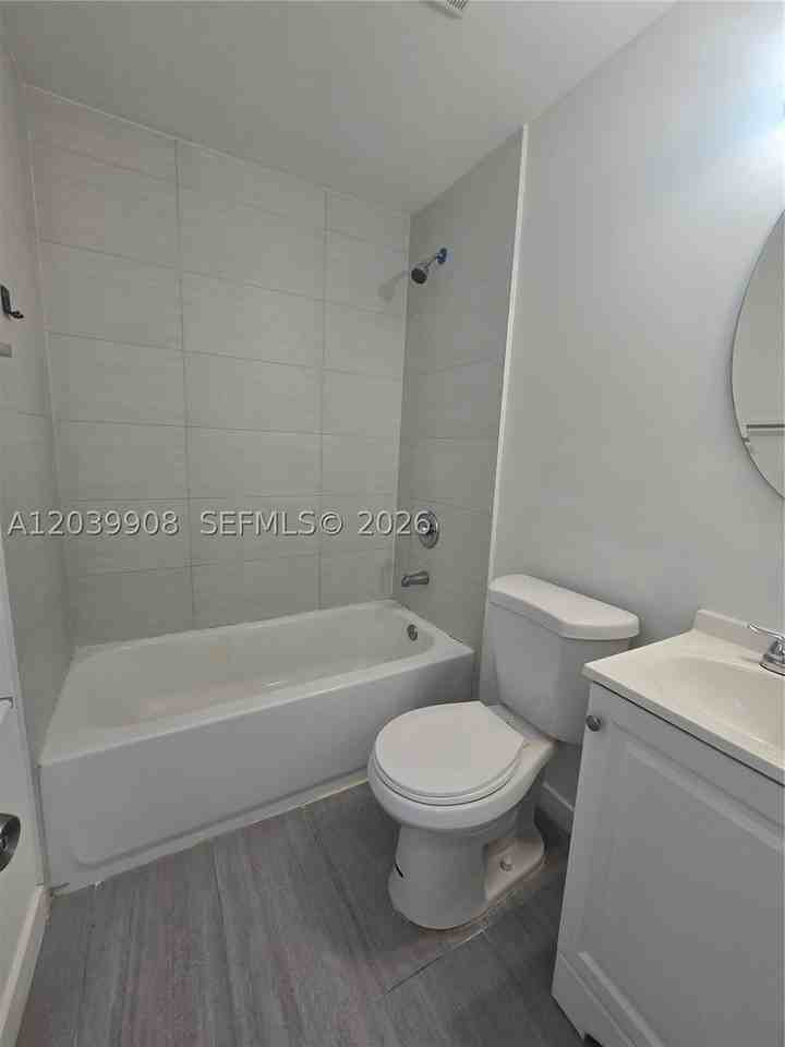 237 Sw 13th St #5 - Photo 6 of 7