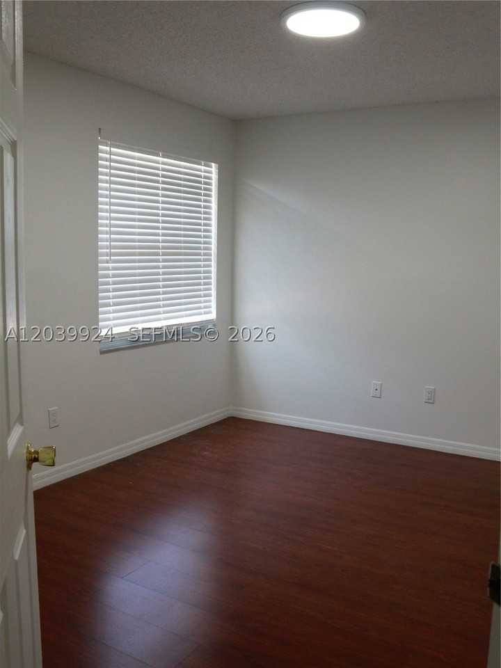 17124 Nw 10th St - Photo 6 of 10