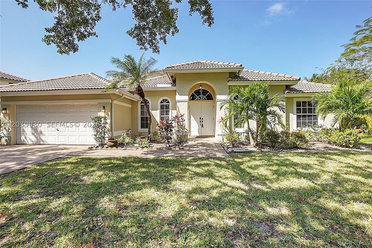 1574 Nw 103rd Ter - Photo 5 of 50