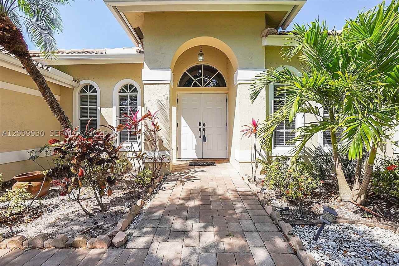 1574 Nw 103rd Ter - Photo 6 of 50