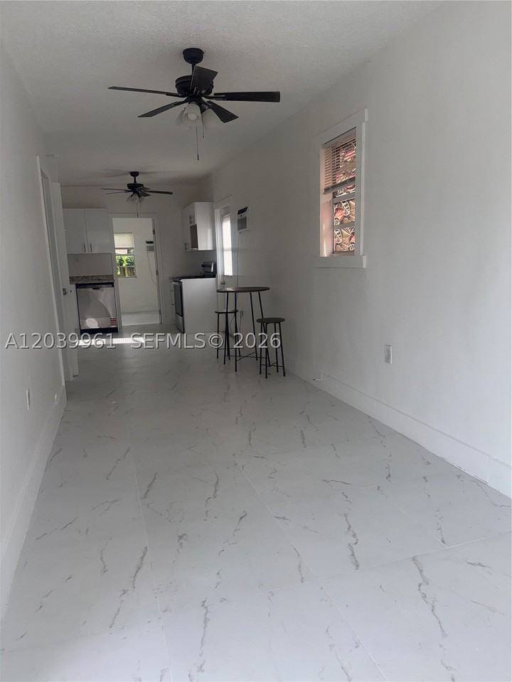 713 Nw 4th St - Photo 4 of 15