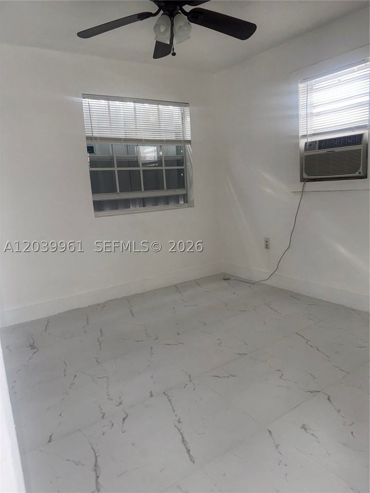 713 Nw 4th St - Photo 6 of 15