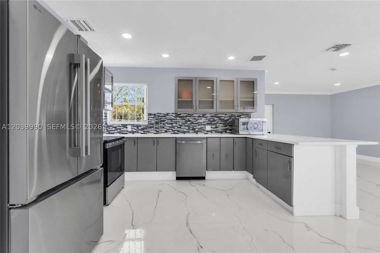 1010 Nw 196th St - Photo 3 of 50
