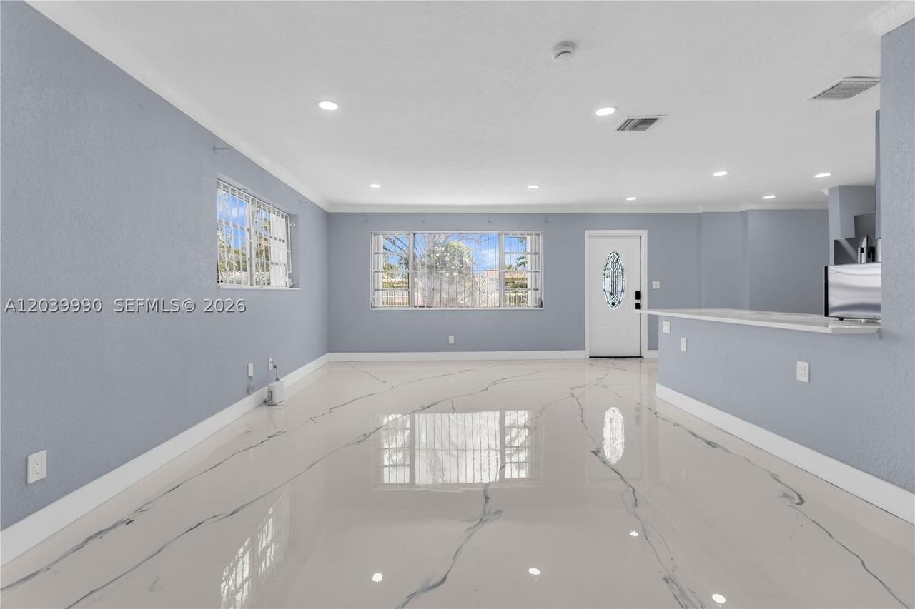 1010 Nw 196th St - Photo 4 of 50
